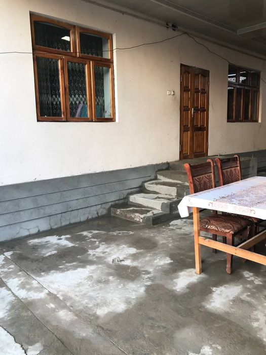 Yuqori Chirchiq Yangibozorda uy sotiladi 5 yarim sotik