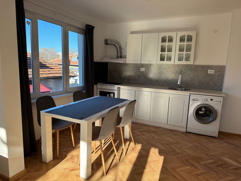 Дава се под наем Тристаен апартамент в Враца, Център - 80 кв.м за 408 € - Снимка #9