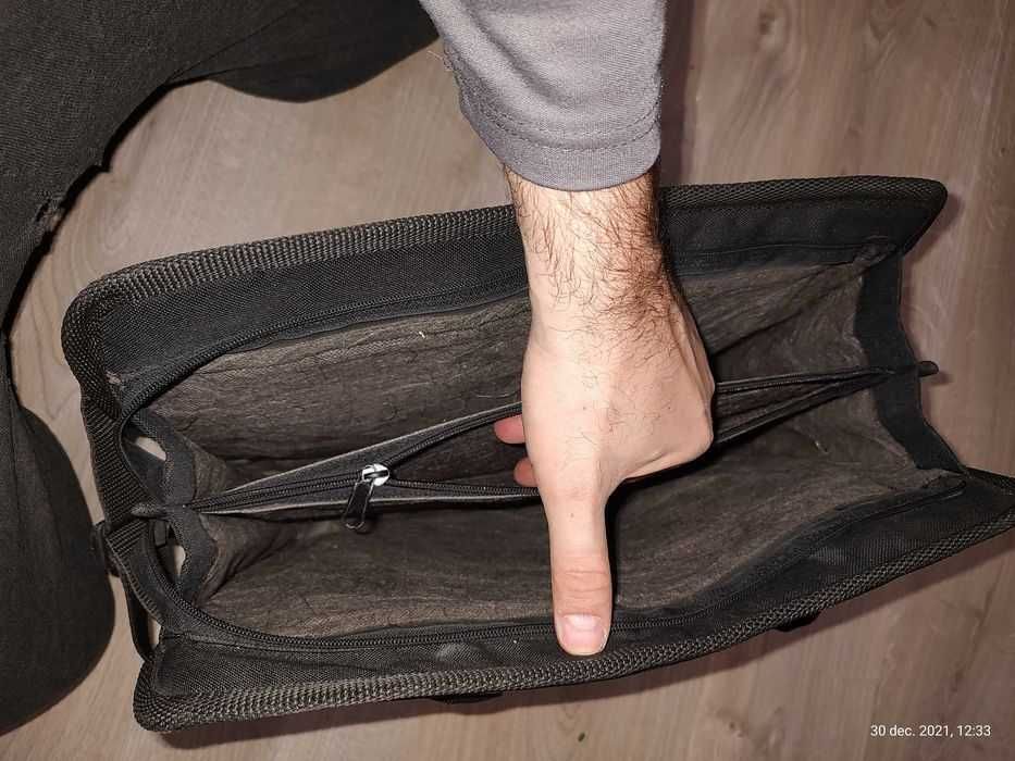 Geanta solida de laptop cu 4 compartimente