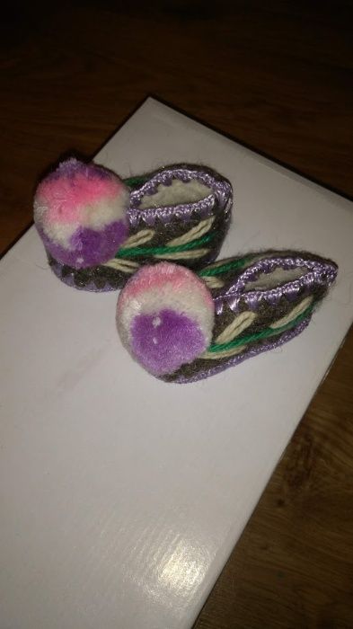 Pantofi/botosei superbi bebe, nr. 16, din lana si talpa din piele- NOI