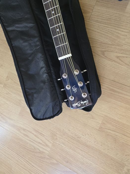 Vând chitară  Chitară acustică Harley Benton + husă ,stare foarte bună
Vând chitară acustică Harley Benton, ideală pentru începători sau nivel interme