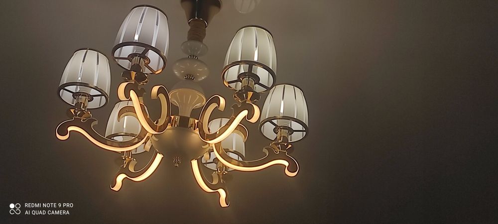 Продаю люстру. В отличном состоянии.