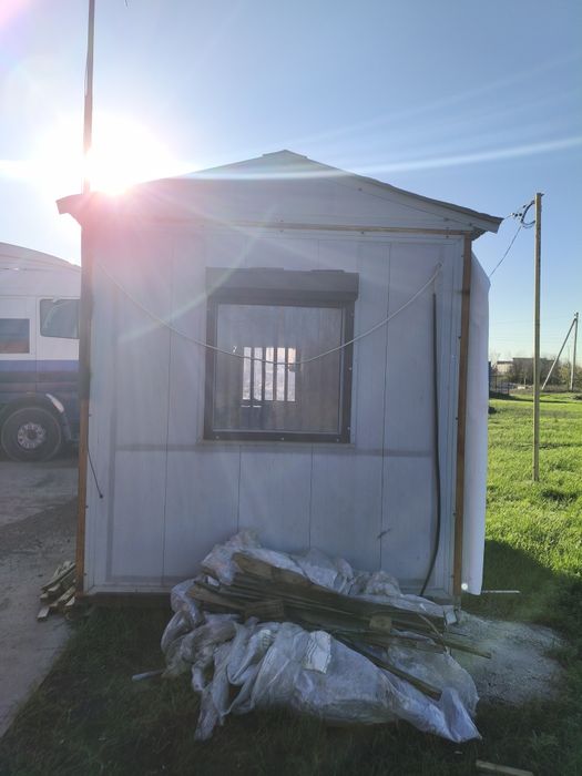 Продам утеплённый ларек вагончик