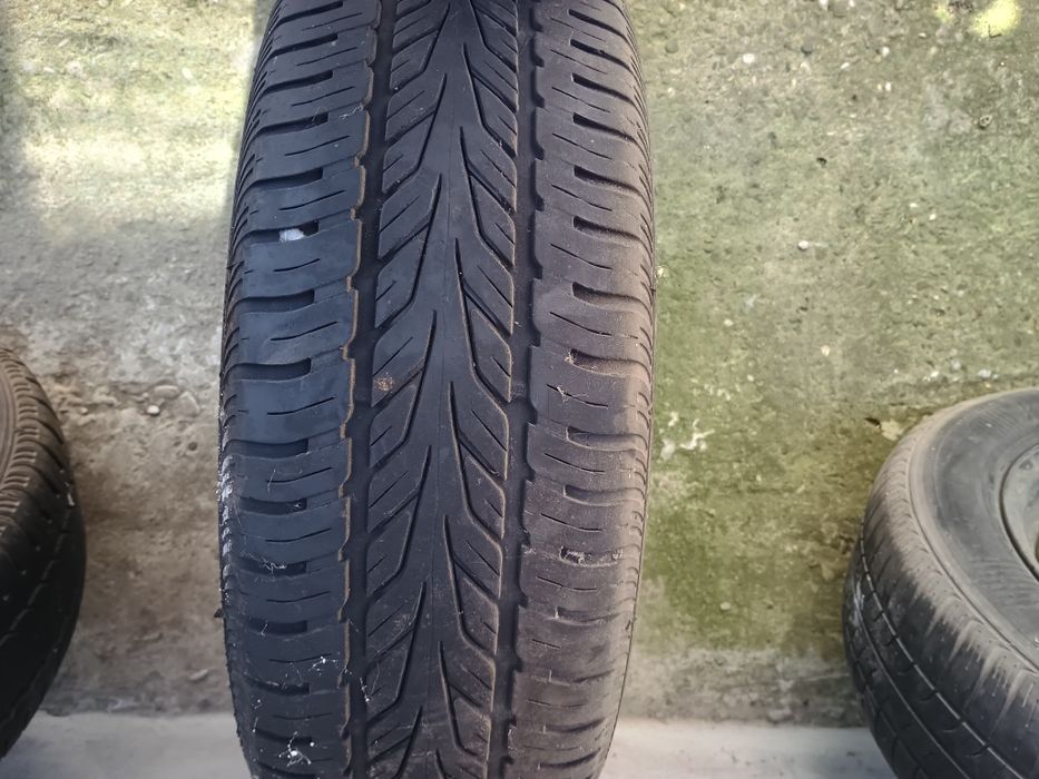 Vând cauciucuri de vara cu tot cu jante .