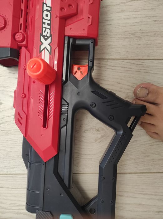 Игрушечный пистолет с пулями