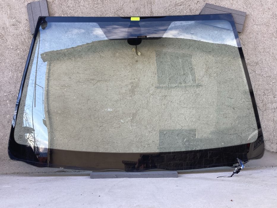 Предно стъкло за тойота авенсис/toyota avensis T25 03-08г