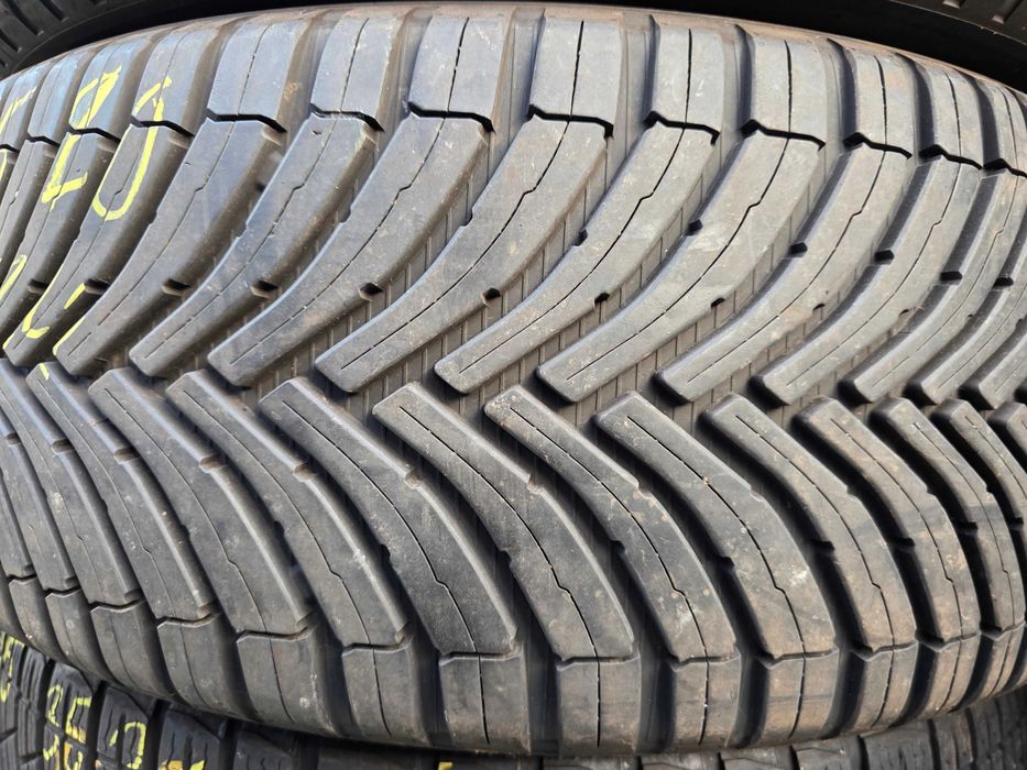 2бр Всесезонни гуми 235 45 20 - Bridgestone - DOT 2024