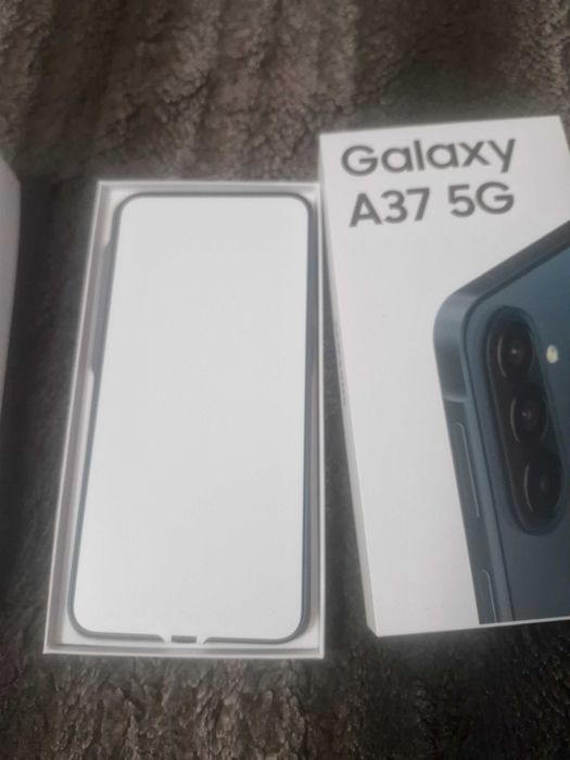 Продавам телефон нов Самсунг А 37 -128GB