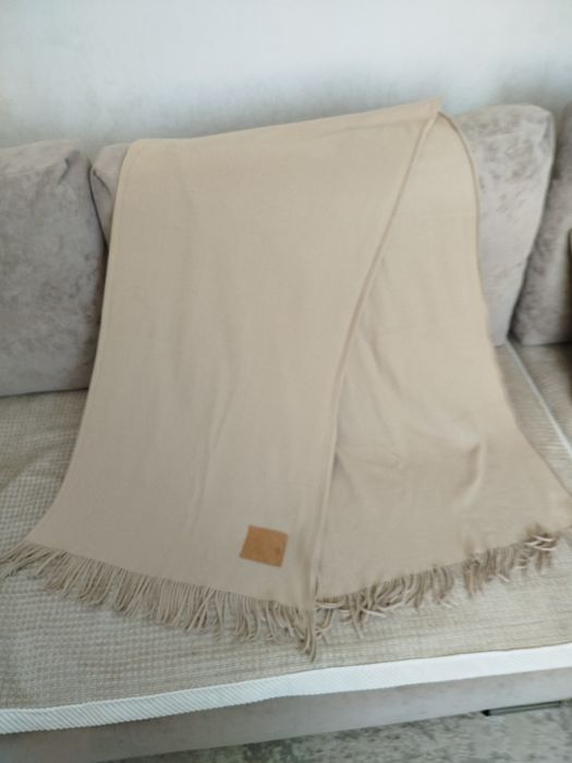 Бежевый,кашемировый шарф.