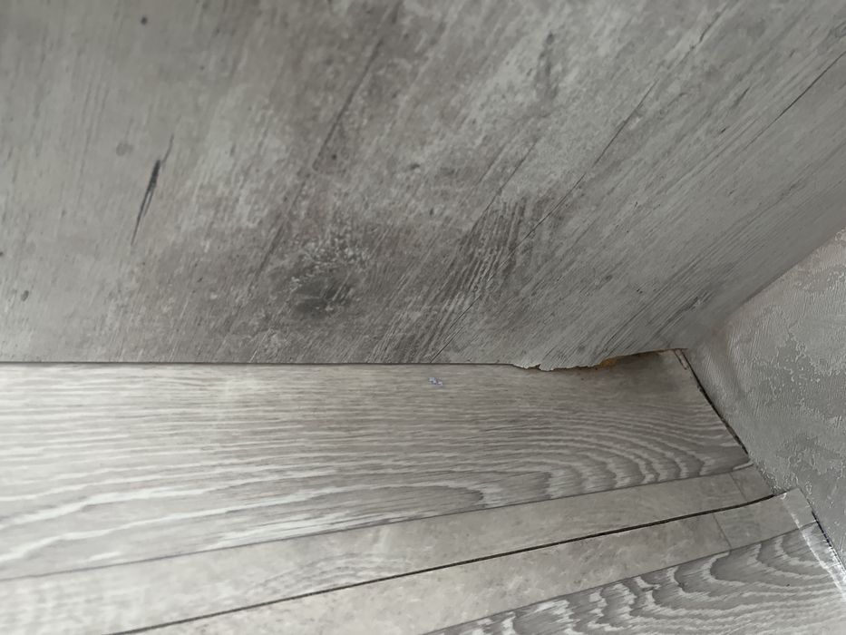 Продам      стол      для         ученика