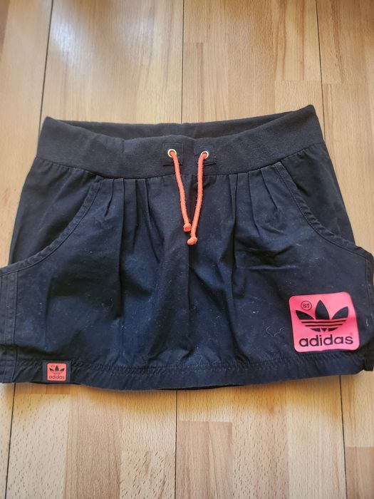 Къса пола на Adidas