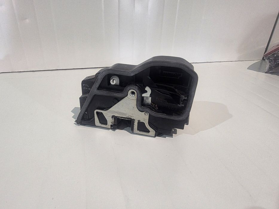 Broasca usa stanga fata BMW E90 E91 7229461 inchidere centralizata