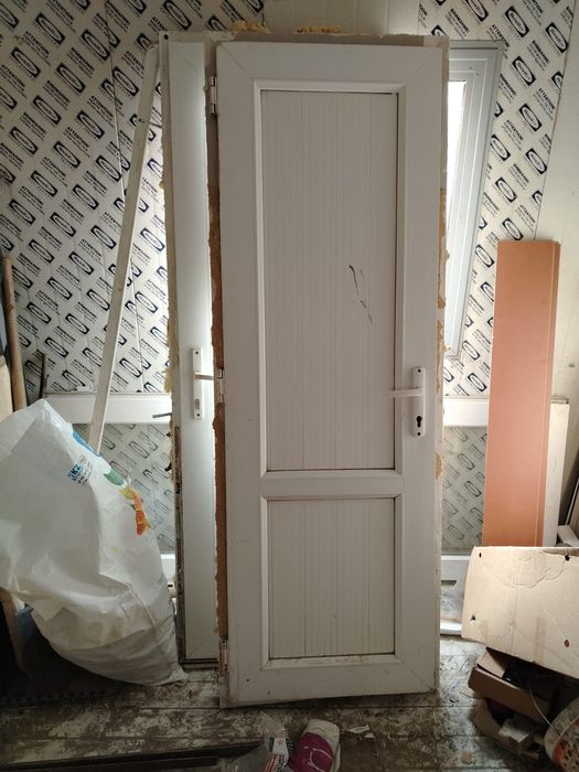 Продам пластиковые двери