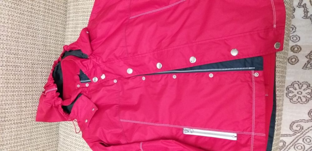 Продам куртки на мальчика