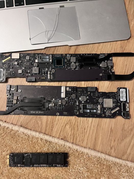 Macbook air 1466 i5 - cititi tot anuntul