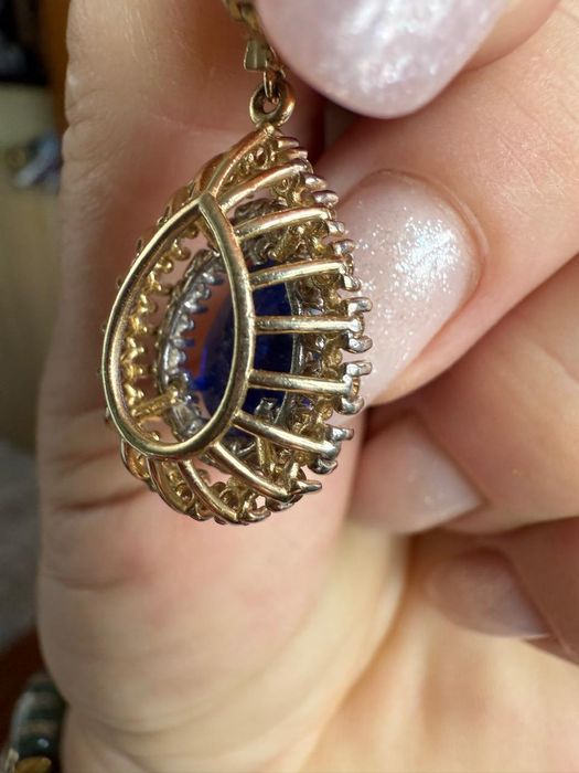 Золотой комплект с сапфирами и бриллиантами