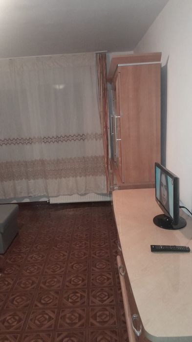 Închiriez apartament cu 2 camere