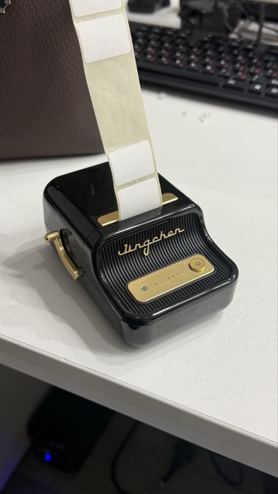 Принтер Niimbot B21 для этикеток