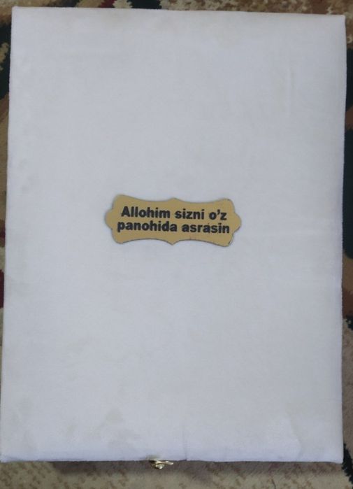 Quticha ichida kitob sotiladi va kelishiladi