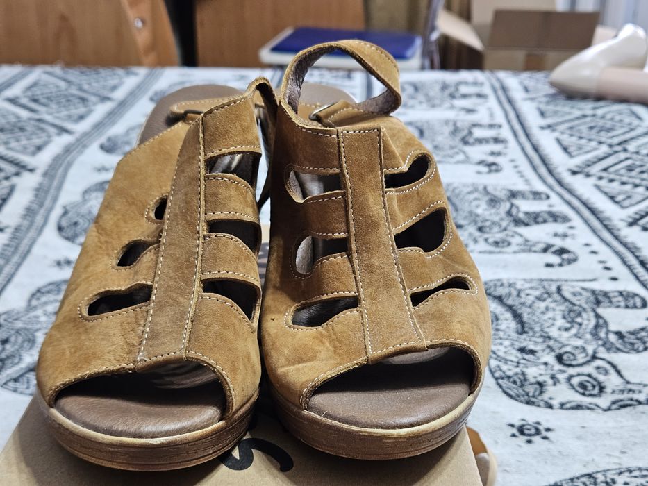 Босоножки женские