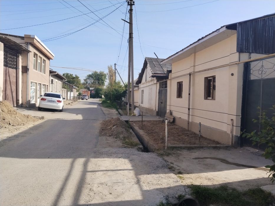 Участка зудлик блан сотилади 5 та хона  1.8 сотих газ свет Сув узлукси
