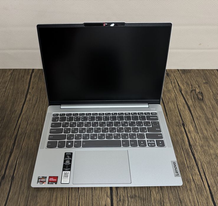 Ноутбук для работы и учебы Lenovo 2023г