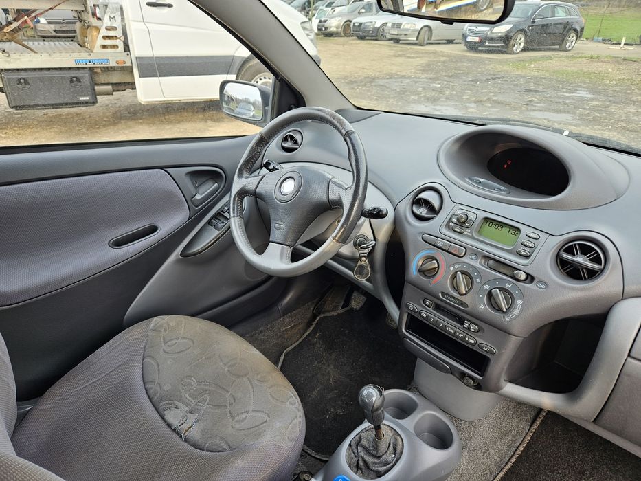 Toyota Yaris 1.0i VVTI НА ЧАСТИ