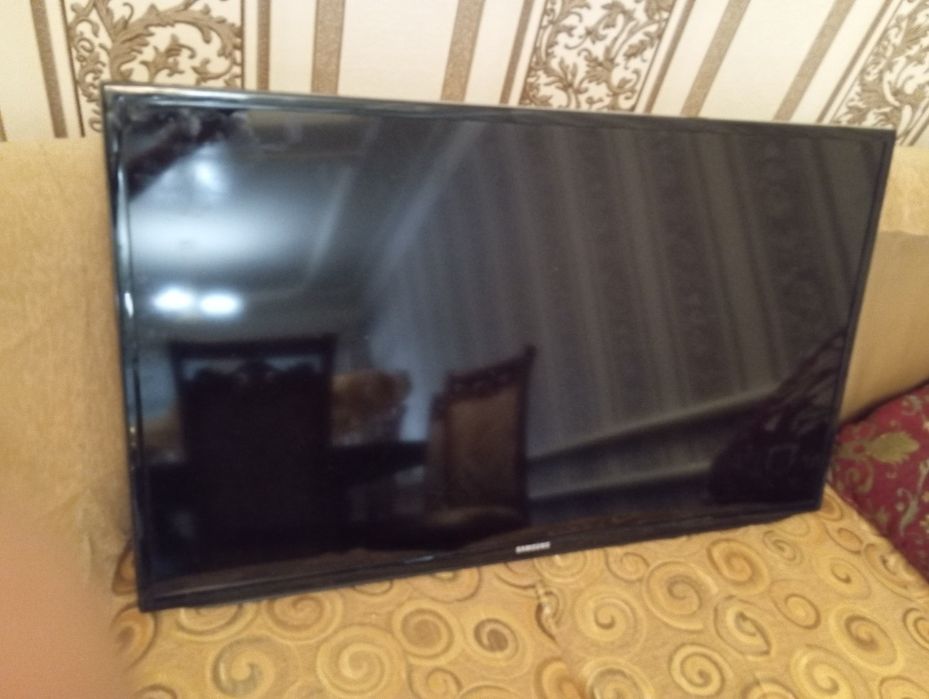 Продаю телевизор samsung  ,газ плиту gefest,Стир машинку б/у.