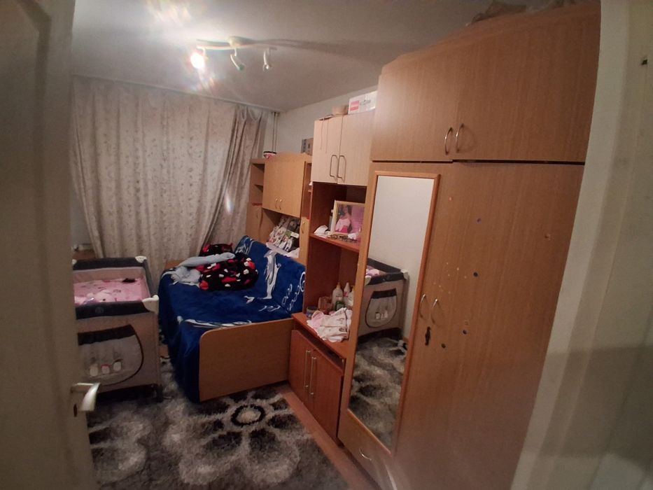Închiriez apartament 3 camera