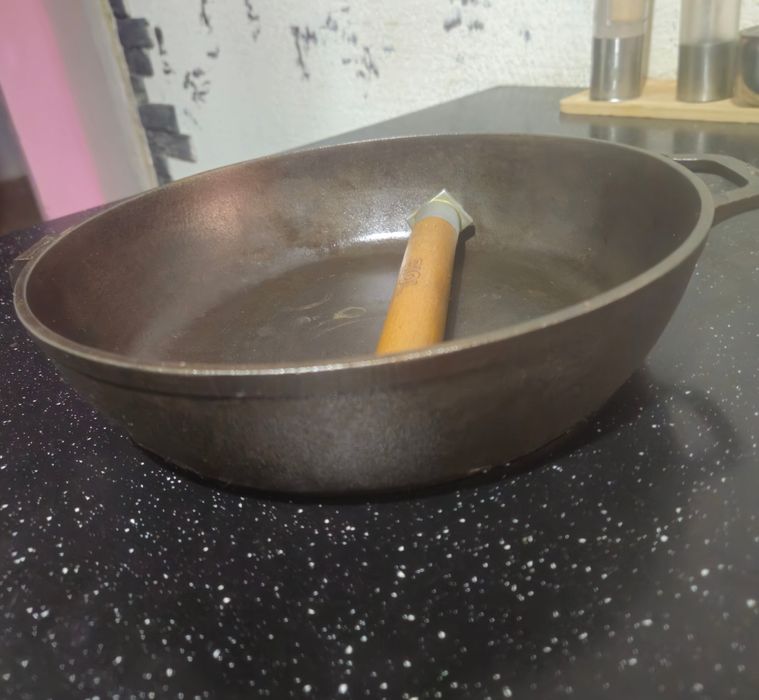 Чугунная сковорода Buol