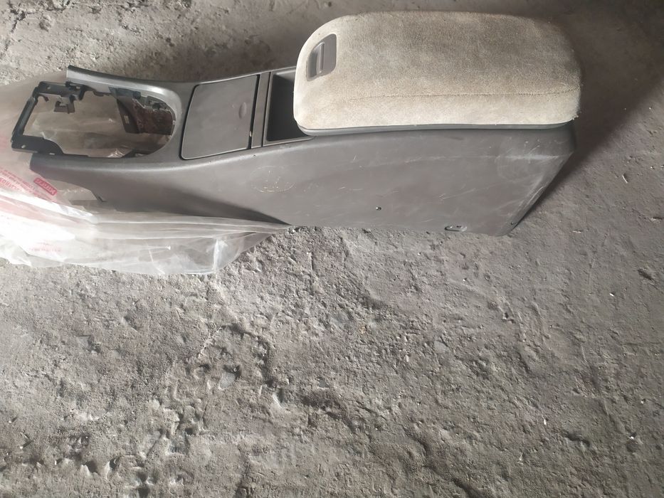 Бардачок на Nissan Cefiro