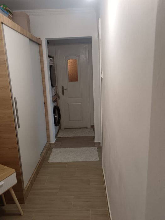 Vând apartament 3 camere  poarta 6