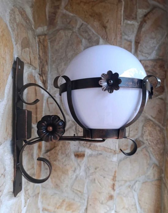 aplica perete cu glob iluminator