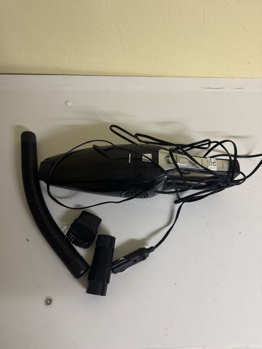 Aspirator auto portabil