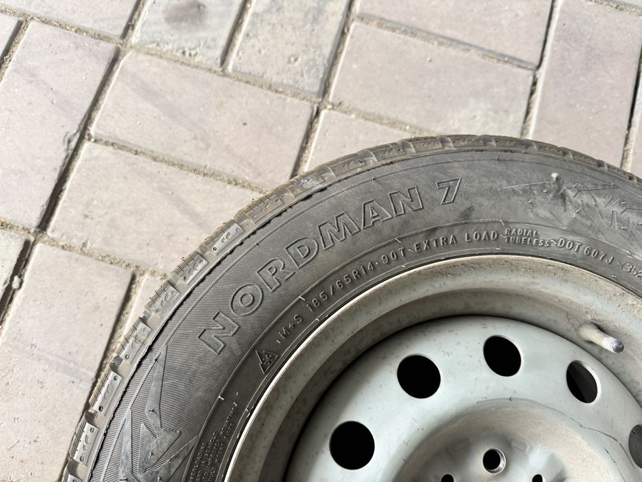 Продам резину комплект дисками              .