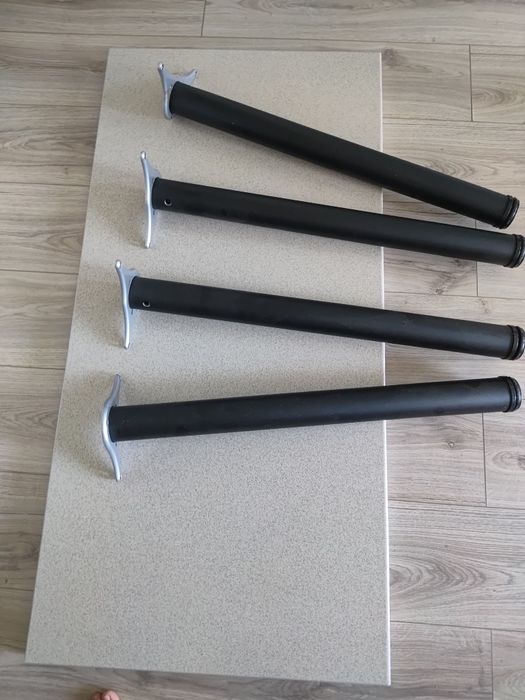 Masa bucatarie cu picioare  reglabile