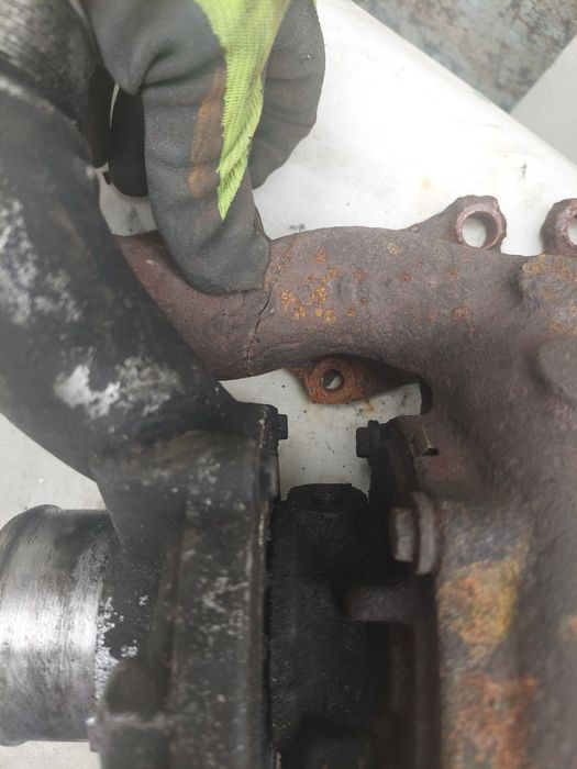 Turbina Saab,Opel Vectra 1.9 cu galerie defecta cod 55196766