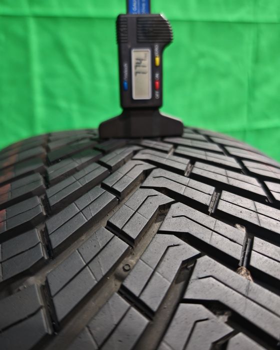 235/50R19 Continental 2023 7,74-7,14mm allseason