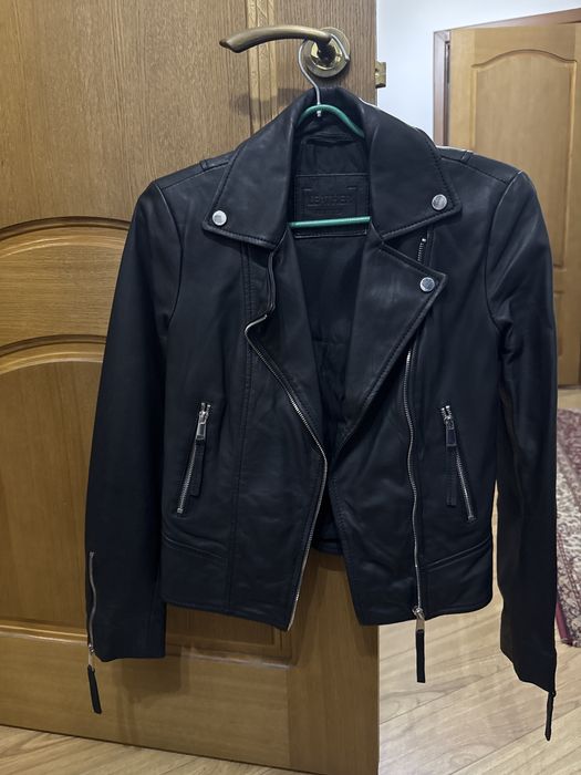 Продам женскую кожаную куртку