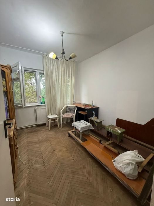 Apartament 3 camere etaj 2 – Zona Gării, Str. Bârsei, Focșani