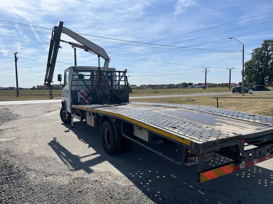 Vând Mercedes vario cu macara și platforma
