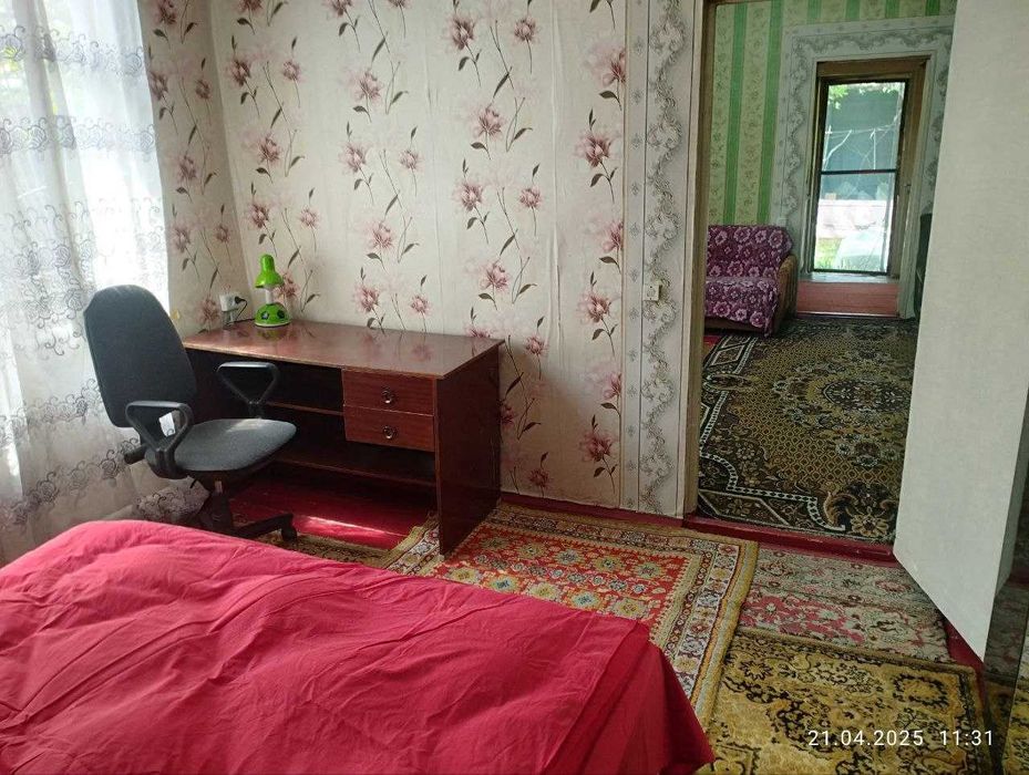 2 комнатный дом семейной паре на участке у ворот госпиталя 300 $