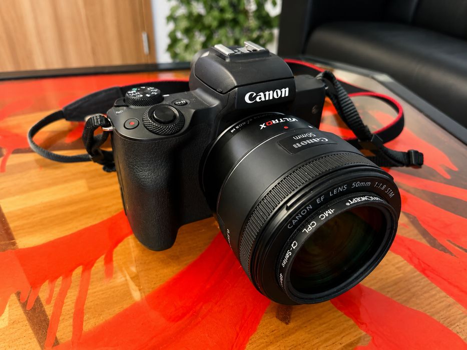 Canon m50 d Mark II + 2 обектива