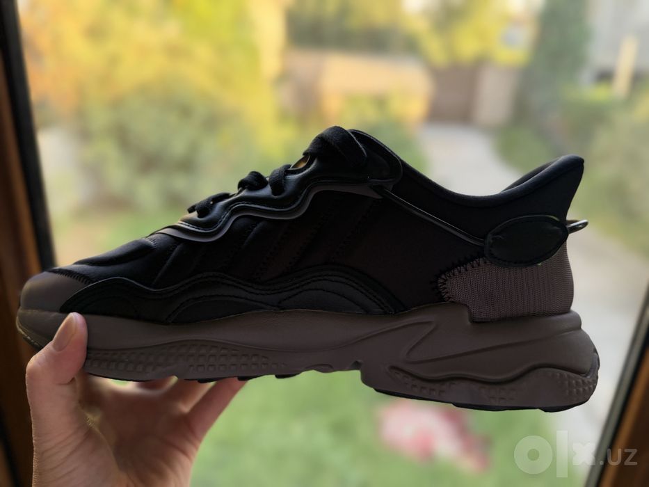 Продаются оригинальные кроссовки Adidas Ozweego в черном цвете