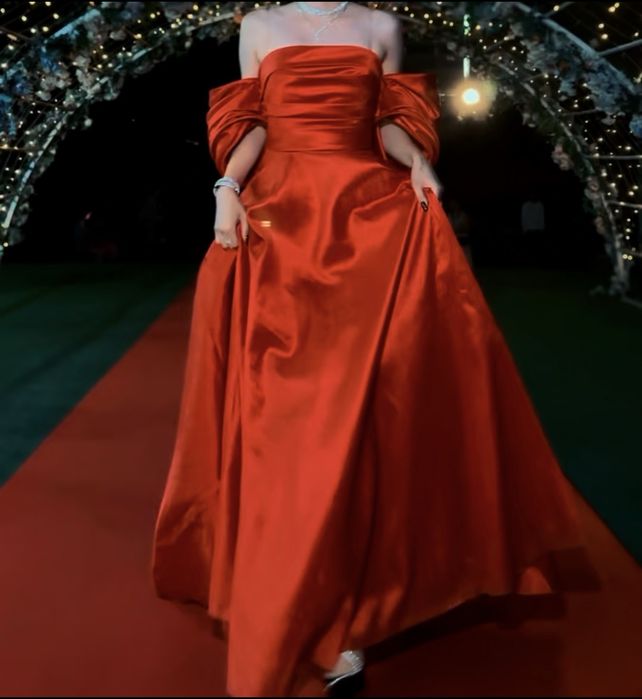 вечернее платье.