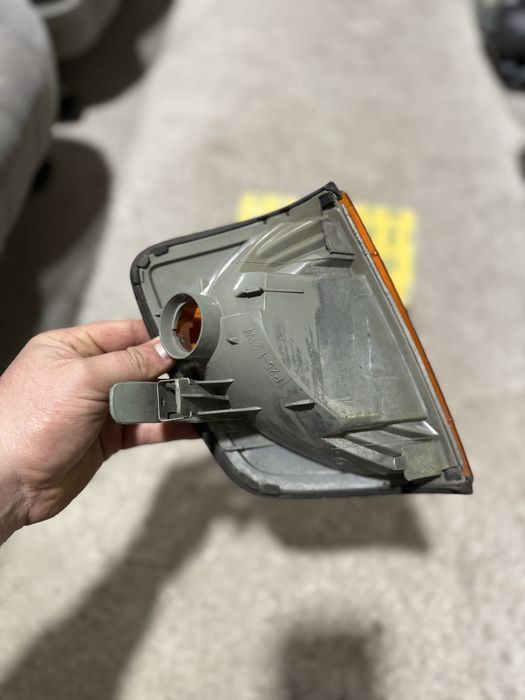 Поворотник L Mersedes w124