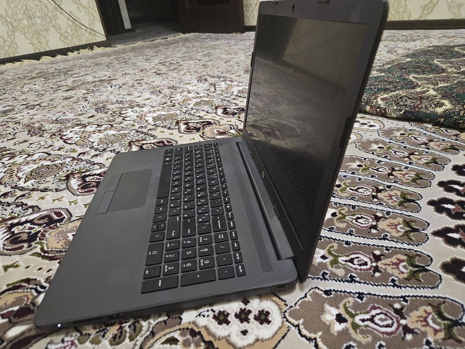 Noutbook HP srochno sotiladi