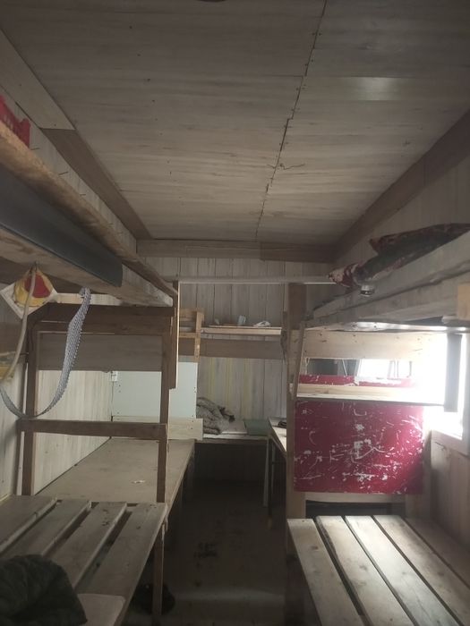 Konteyner domik sotiladi krovati bor