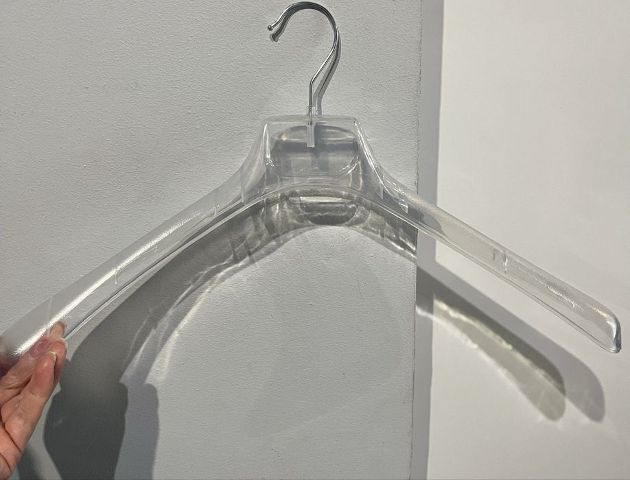 Пластмасови закачалки за дрехи и панталони