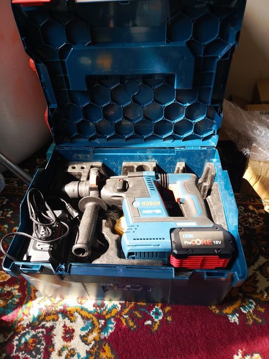 Шруповерт и перфоратор Bosch